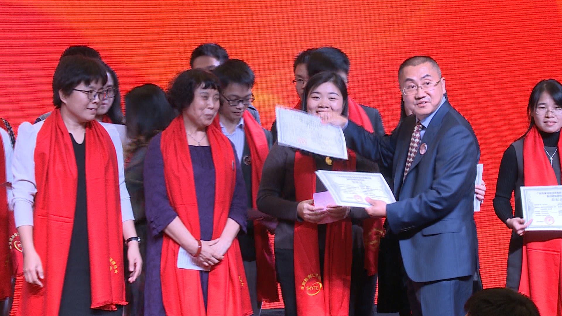 天鑒頒發股權證書